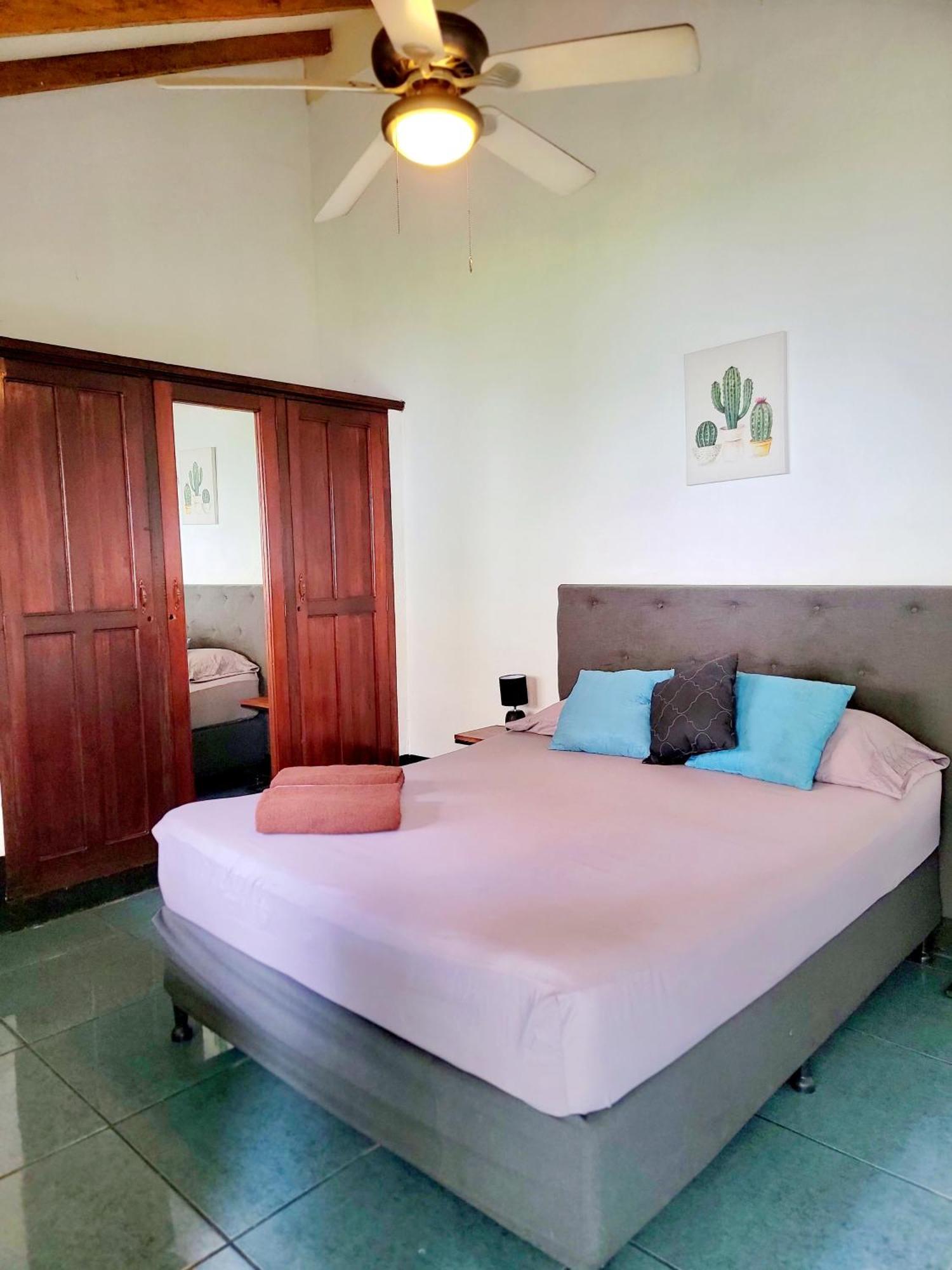 Poco A Poco Hostel León Kültér fotó